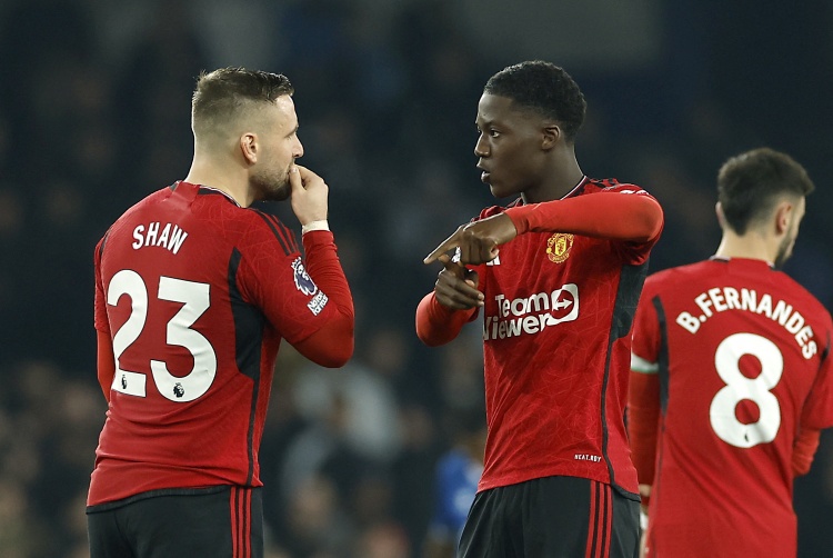  布伦特福德逼平曼联，小蜜蜂军团延续黑马奇迹  