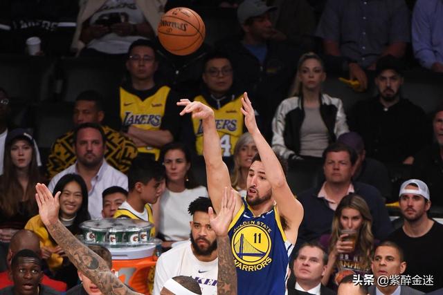  库里三分雨勇士轻取马刺巩固西部前六席位