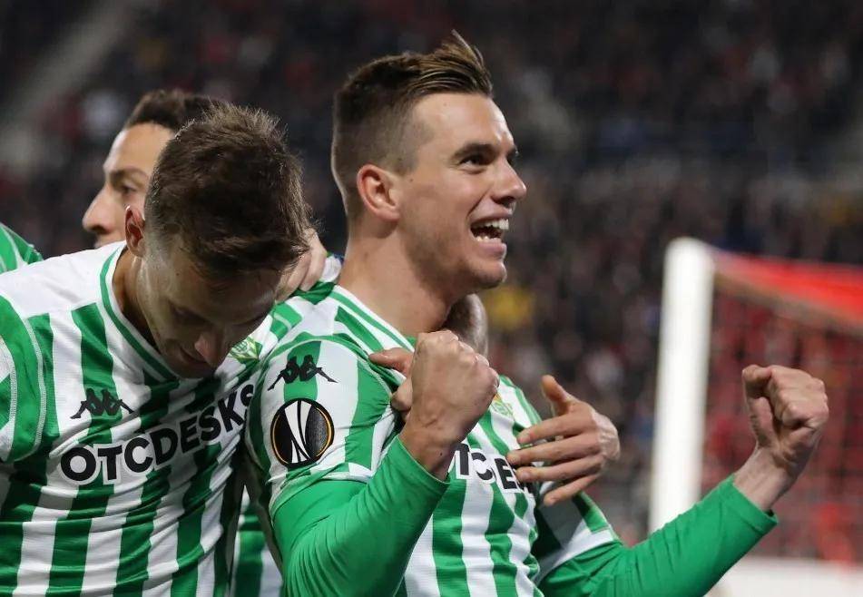  弗赖堡主场雨战告捷，保级形势一片光明