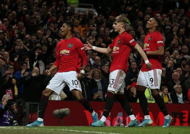  阿森纳青春风暴席卷狼队，主场三球完胜登顶