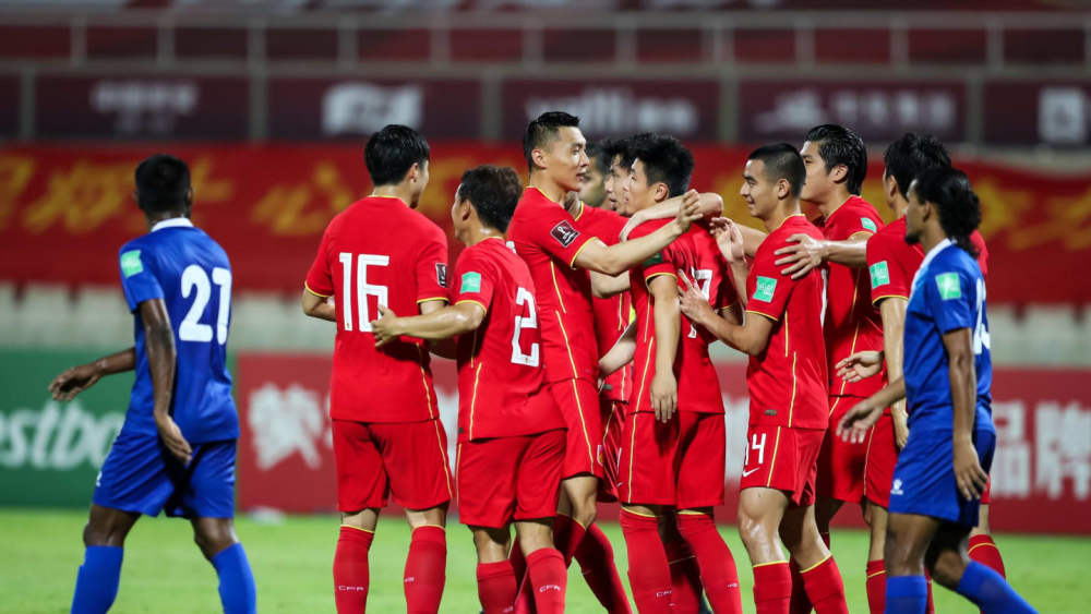  AC米兰德比战憾平尤文，争冠形势愈发胶着难解