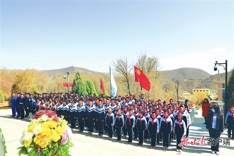  基尔史莫纳赫终场前绝平，顽强拼搏精神赢得满堂喝彩